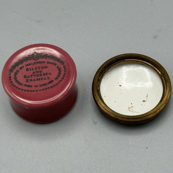 Vtg Staffordshire Enamel Round Miniature Trinket Ring Snuff Box A Lover’s Gift - Picture 12 of 12